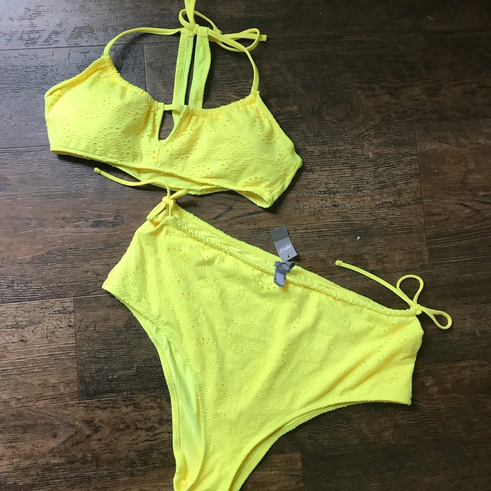 Arie Bikini